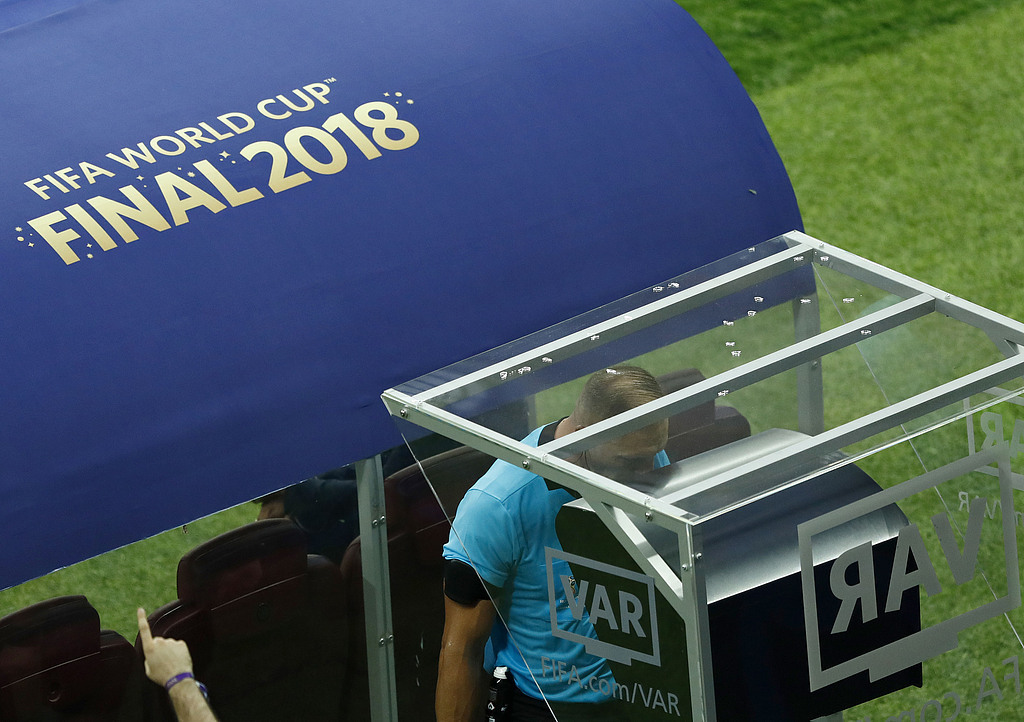 拒绝上帝之手！VAR的下一站：美加墨世界杯的中国“眼”