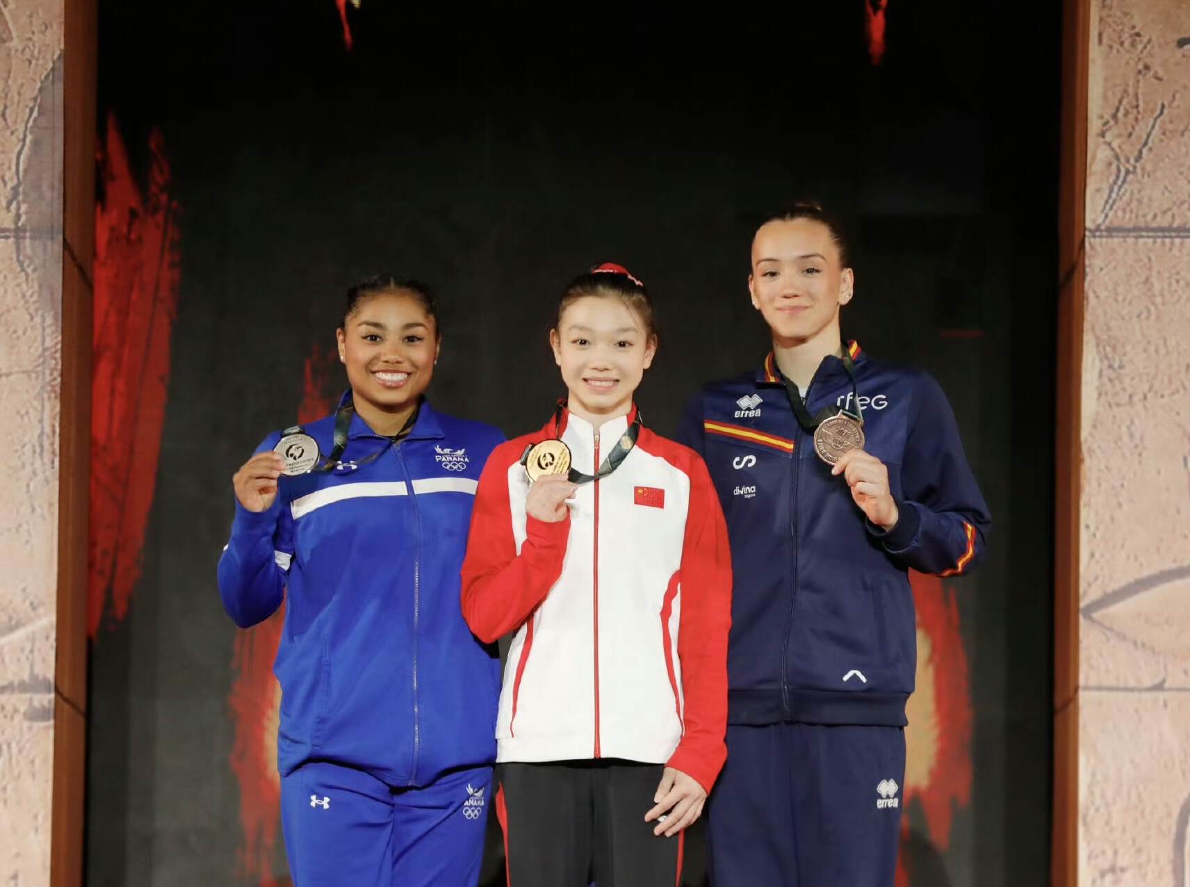 小鬼当家！中国队世界杯斩获3金，涌现多名新星